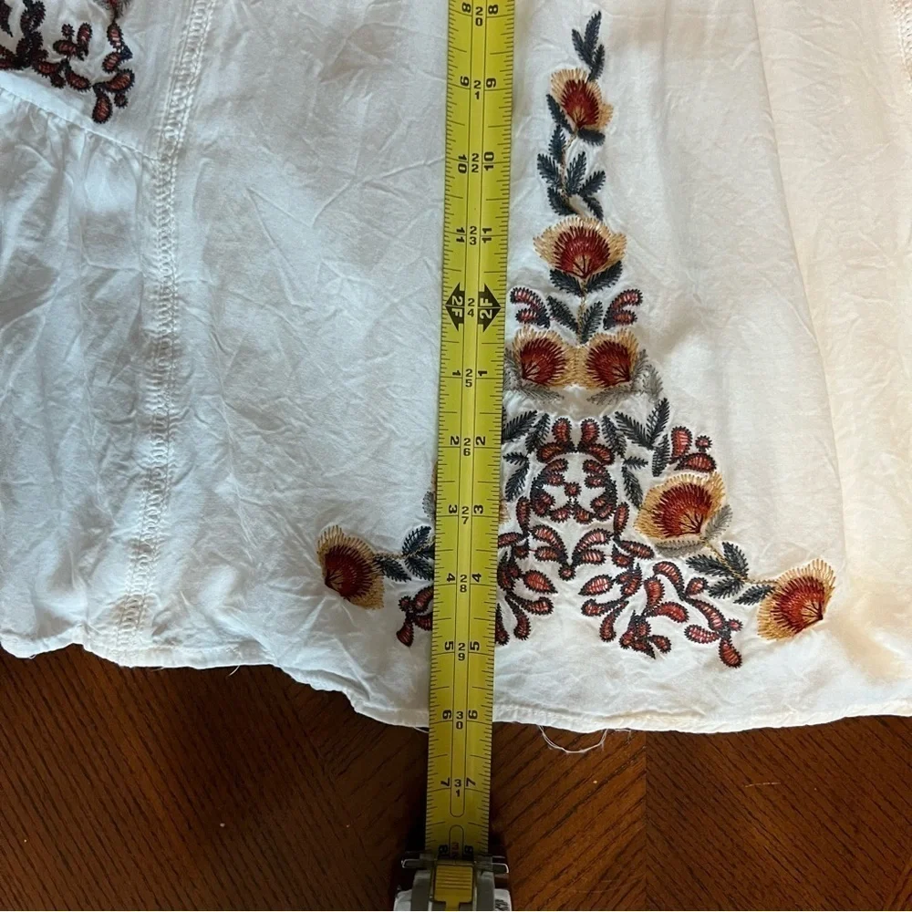 Blu Heaven (By UmGree) Floral Embroidered Crochet Mini Dress. Size: Small. - Picture 11 of 12